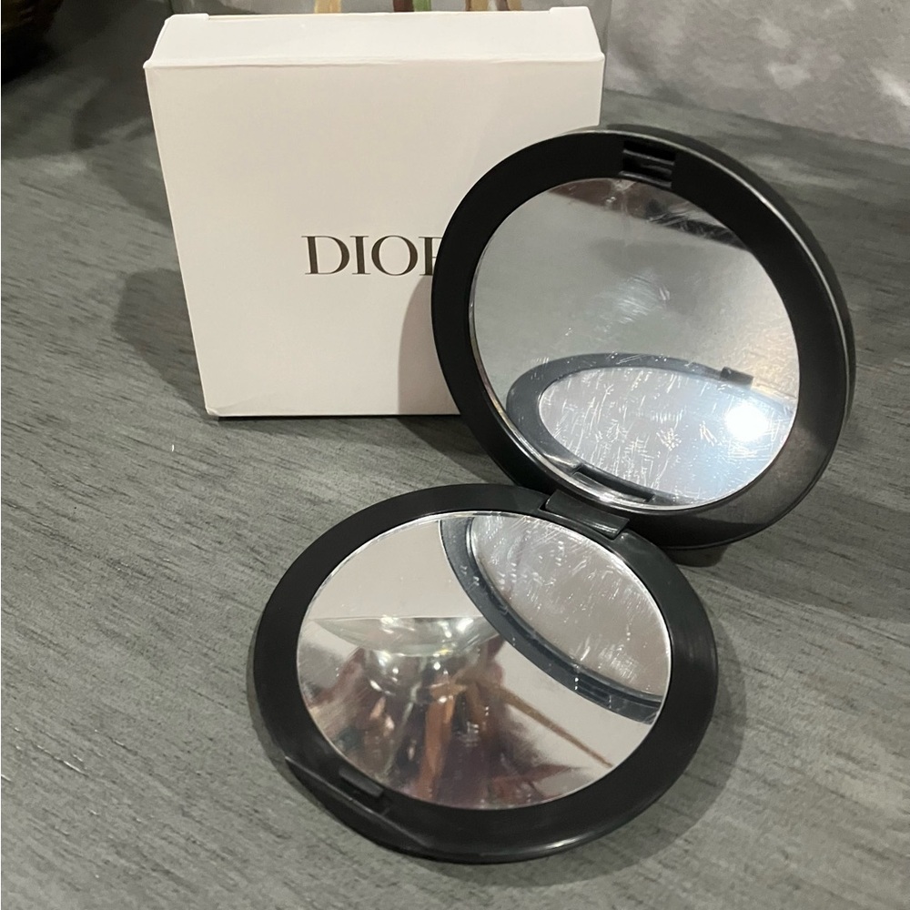 New Dior Black Quilted Compact with Silver Logo - Picture 3 of 3